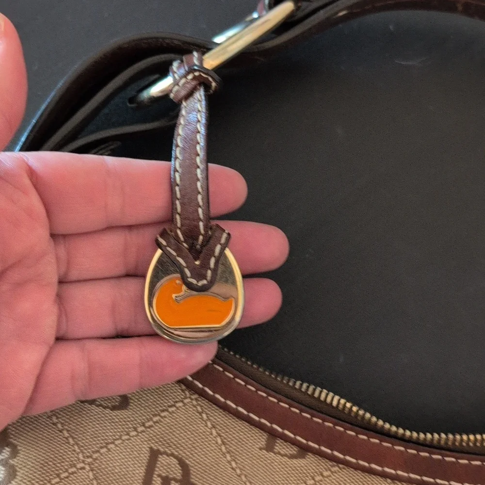 Dooney and Bourke Monogram shoulder bag - Picture 4 of 5